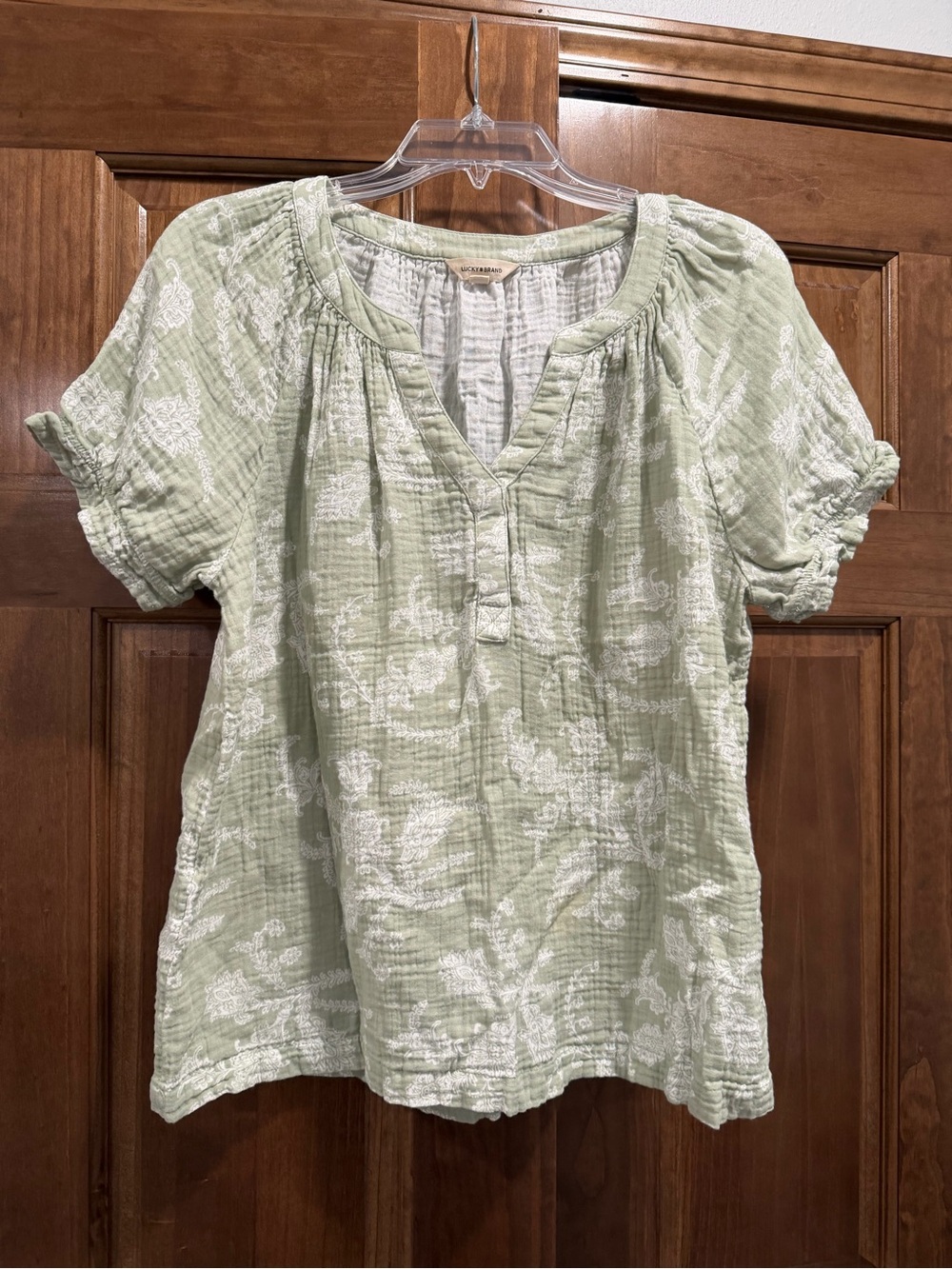 Lucky Brand Light Sage Green V-Neck Short Sleeve Floral Tunic Top, Size Medium